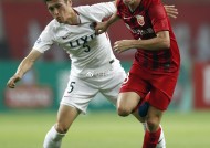 爱游戏网页版-鹿岛鹿角横扫对手，独占亚冠ESC 